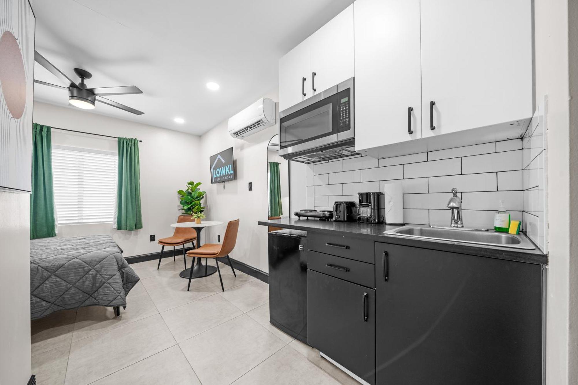 Baybreeze Apartments By Lowkl ไมอามีบีช ภายนอก รูปภาพ