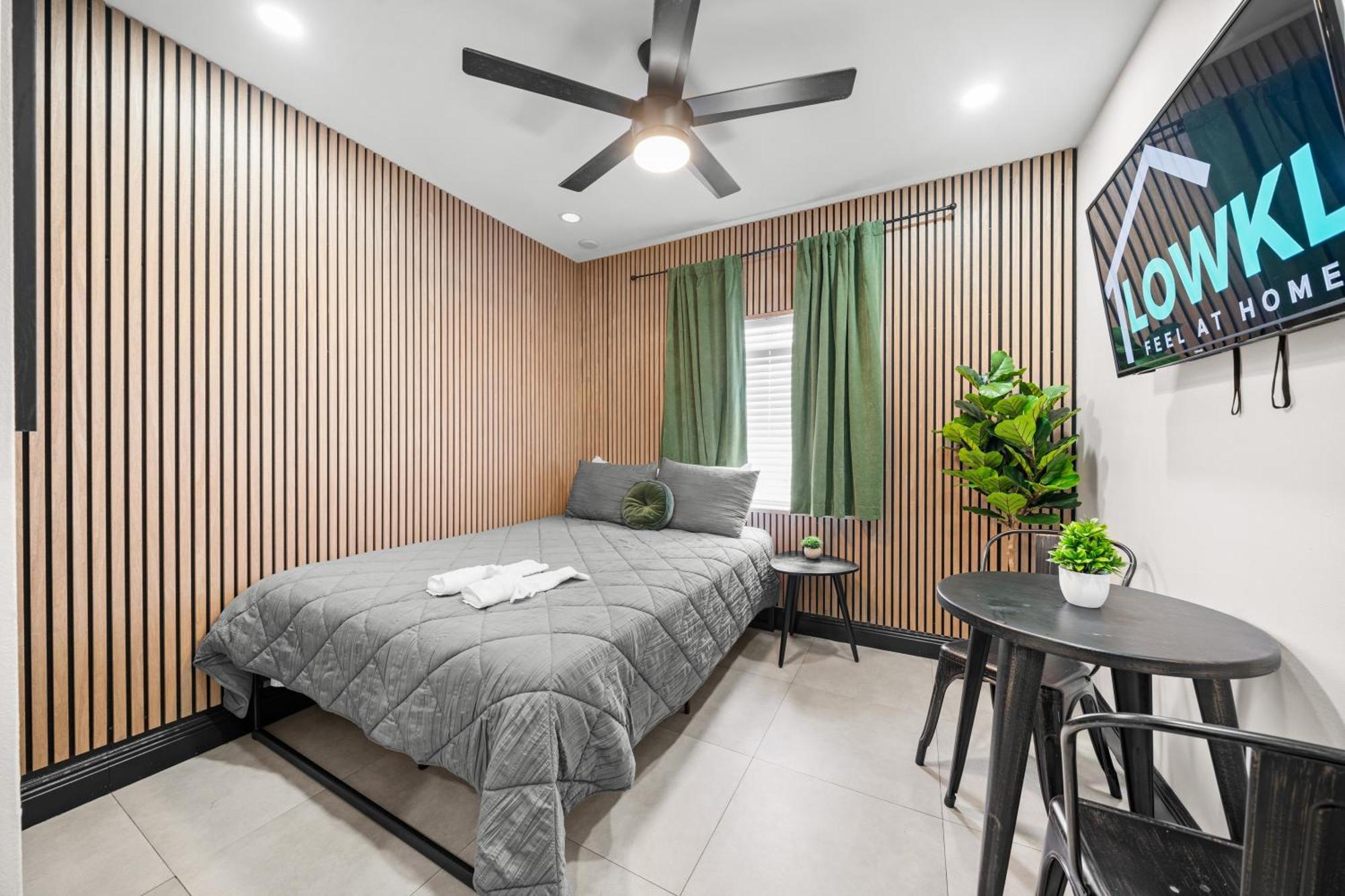 Baybreeze Apartments By Lowkl ไมอามีบีช ภายนอก รูปภาพ