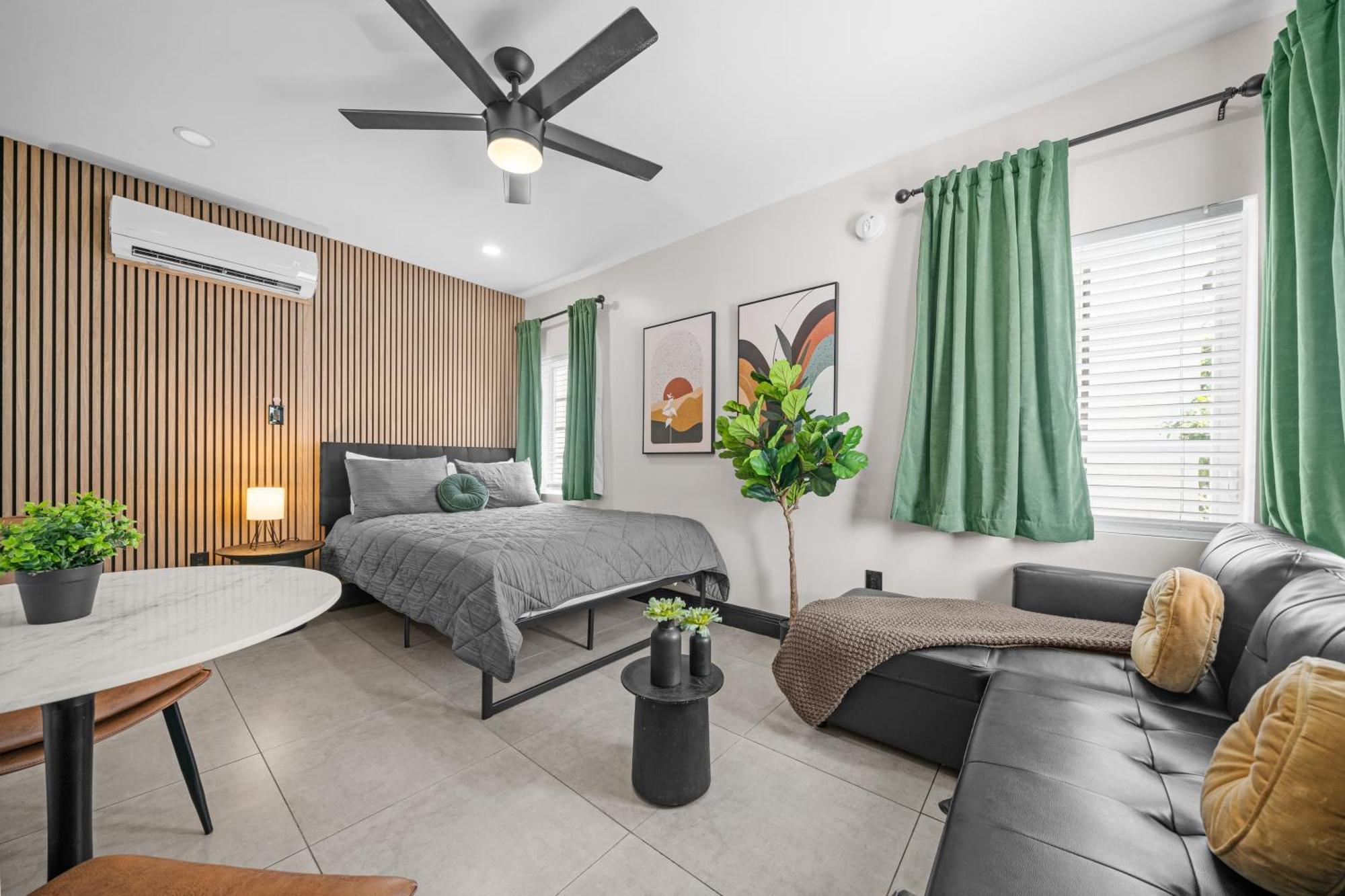 Baybreeze Apartments By Lowkl ไมอามีบีช ภายนอก รูปภาพ